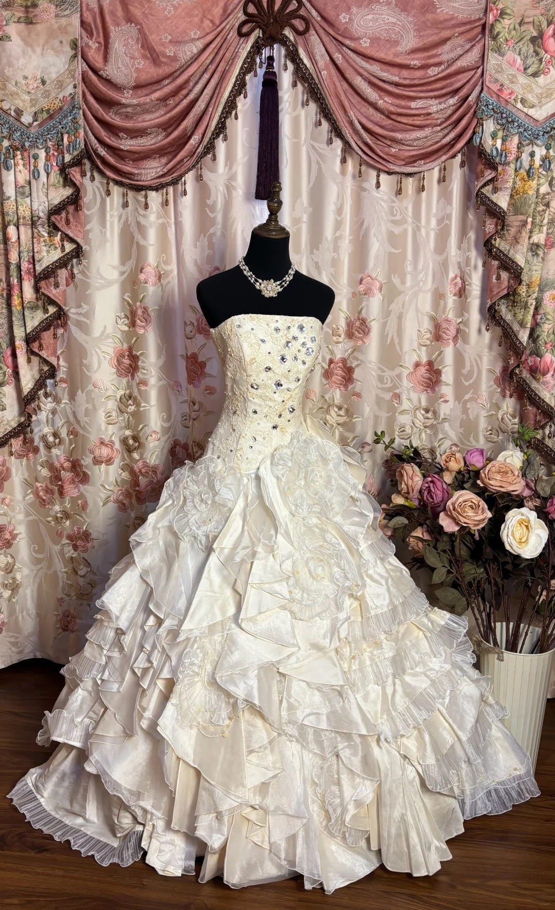 Charming A-Line Strapless Bridal Gowns Beading Sequins Handmade Flowers Rhinestone Wedding Dress AP2686