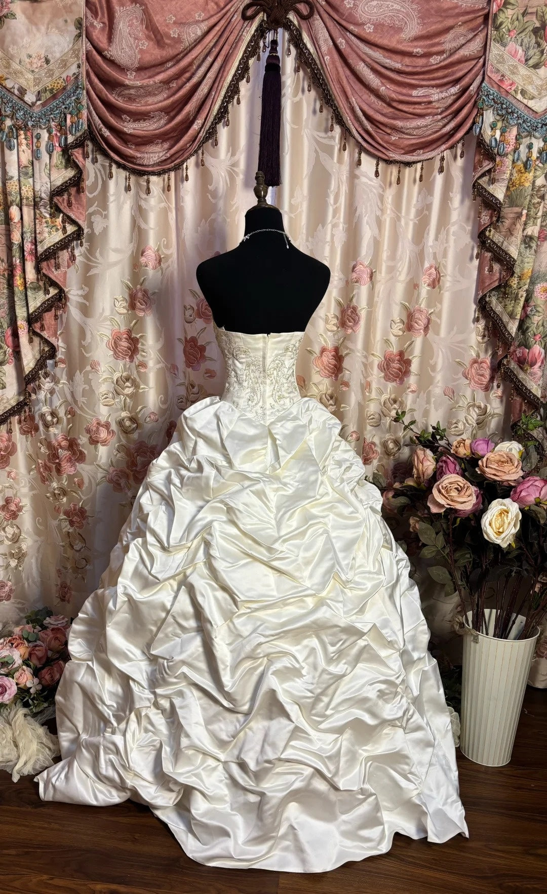 Attractive A-Line Strapless Bridal Gowns Beading Sequins Bow Wedding Dress AP2701