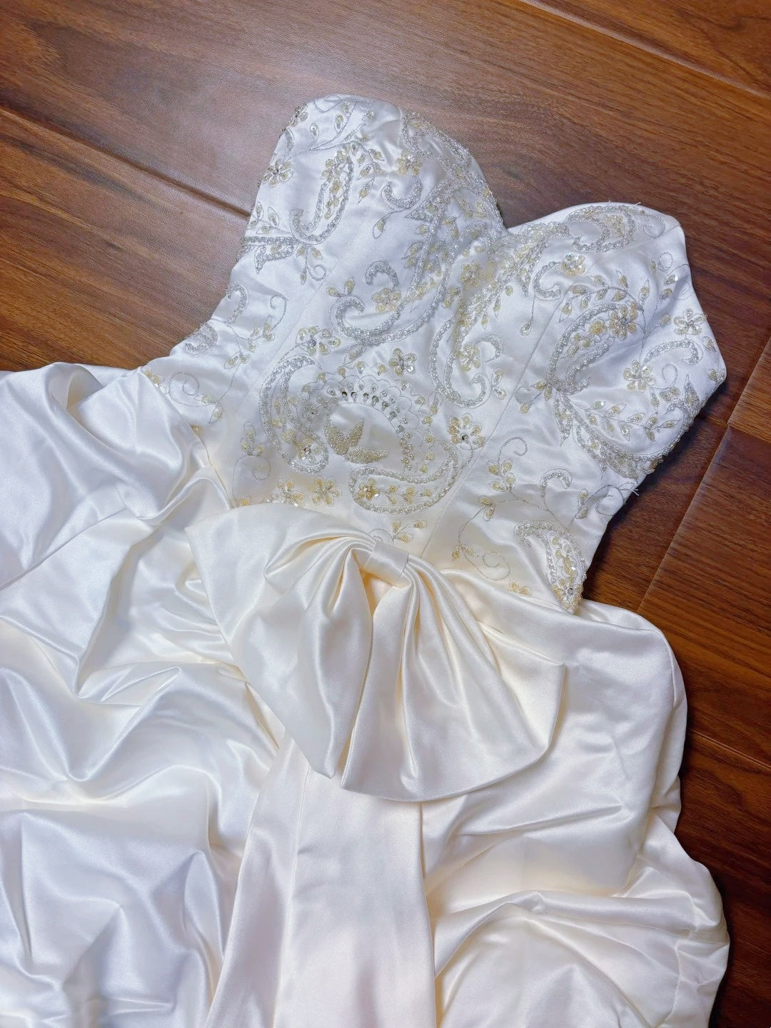 Attractive A-Line Strapless Bridal Gowns Beading Sequins Bow Wedding Dress AP2701