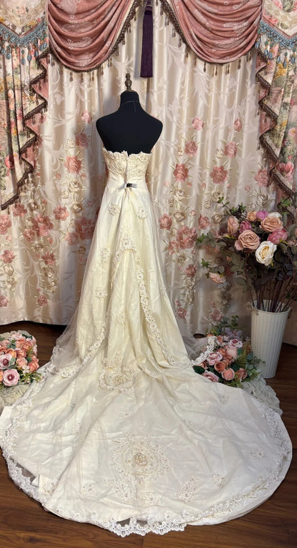 Romantic A-Line Strapless Bridal Gowns Appliques Pearls Beading Sequins Wedding Dress AP2708