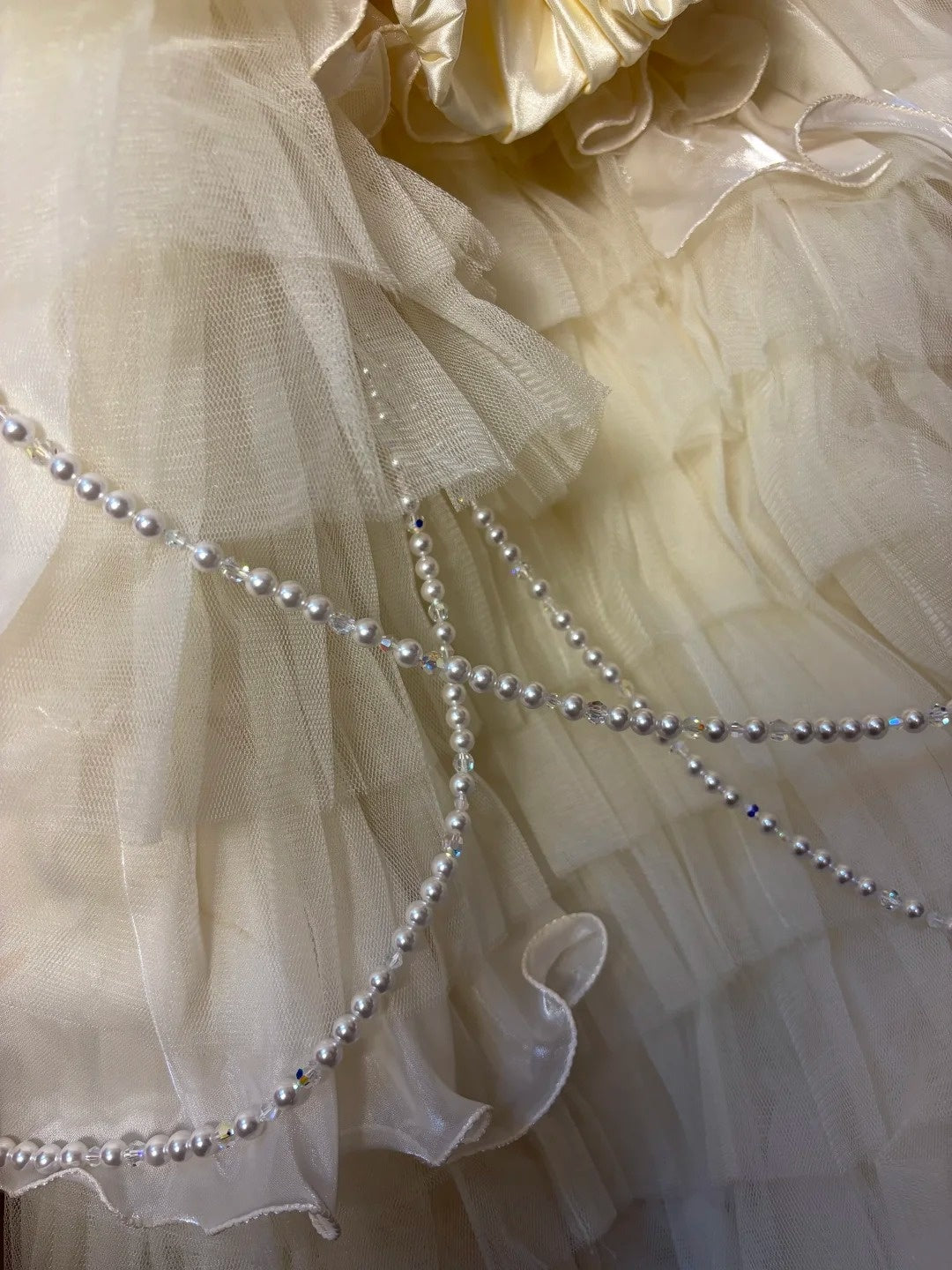 Luxurious A-Line Strapless Bridal Gowns Bow Rhinestone Beading Sequins Appliques Lace Wedding Dress AP2712