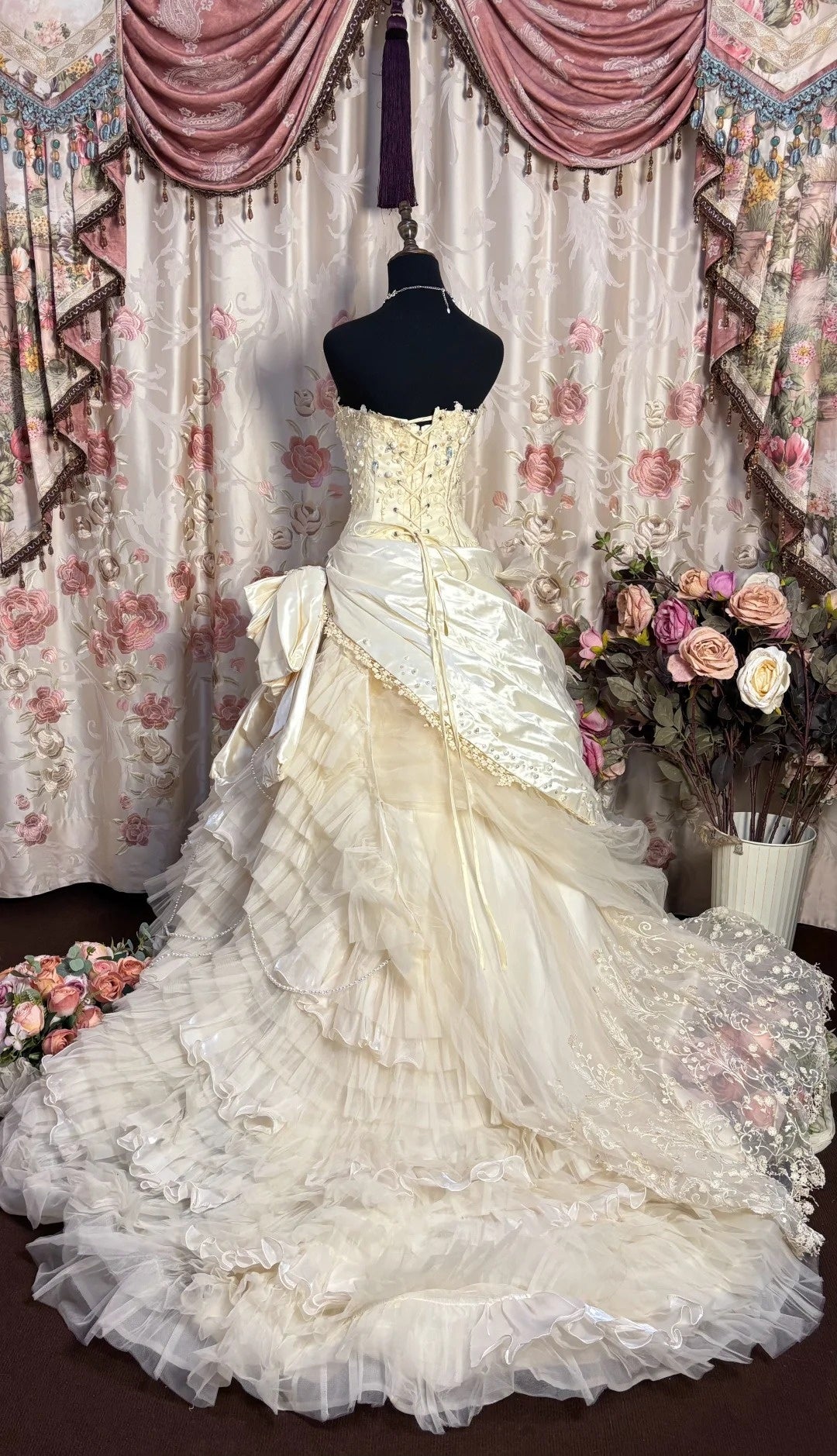 Luxurious A-Line Strapless Bridal Gowns Bow Rhinestone Beading Sequins Appliques Lace Wedding Dress AP2712