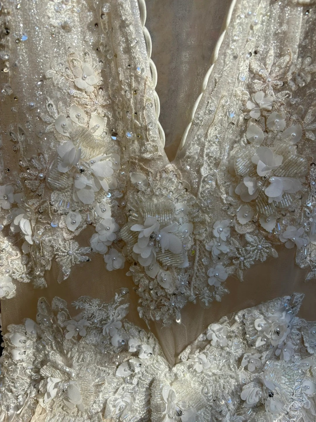 Gorgeous Mermaid Spaghetti Strap Bridal Gowns Sequins Beading Appliques Feather Wedding Dress AP2728