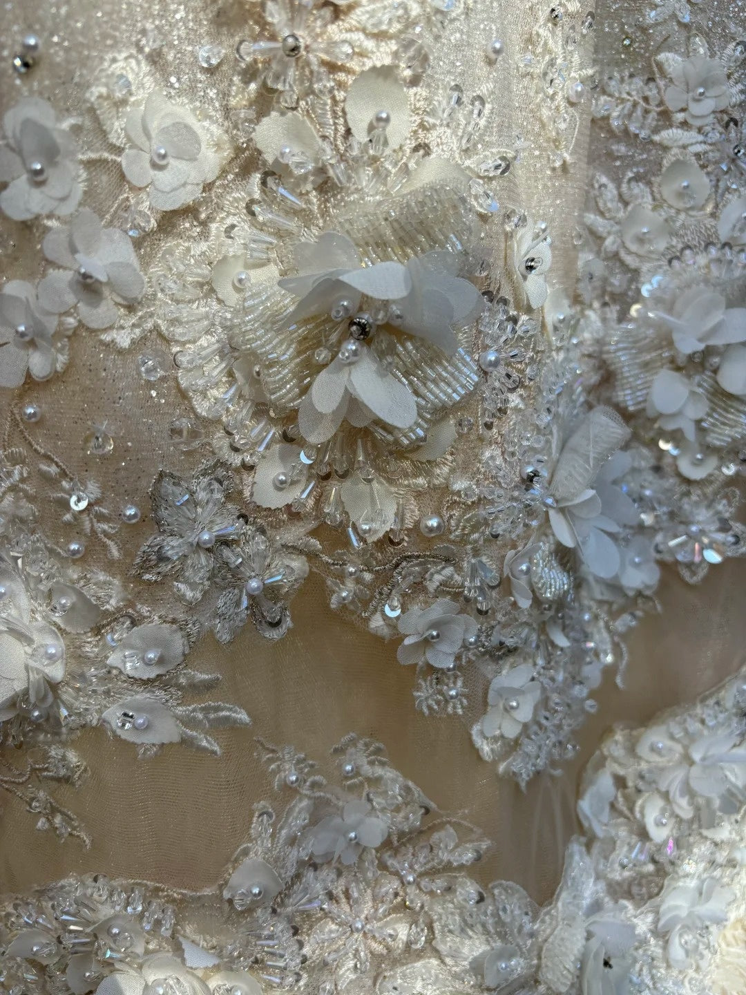 Gorgeous Mermaid Spaghetti Strap Bridal Gowns Sequins Beading Appliques Feather Wedding Dress AP2728