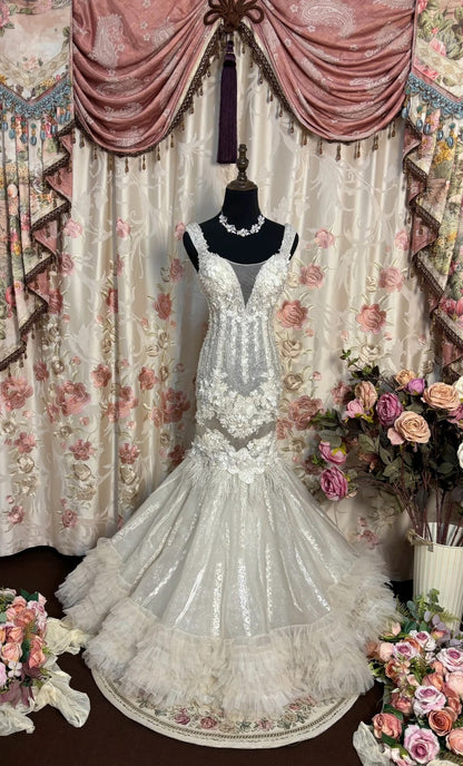 Gorgeous Mermaid Spaghetti Strap Bridal Gowns Sequins Beading Appliques Feather Wedding Dress AP2728