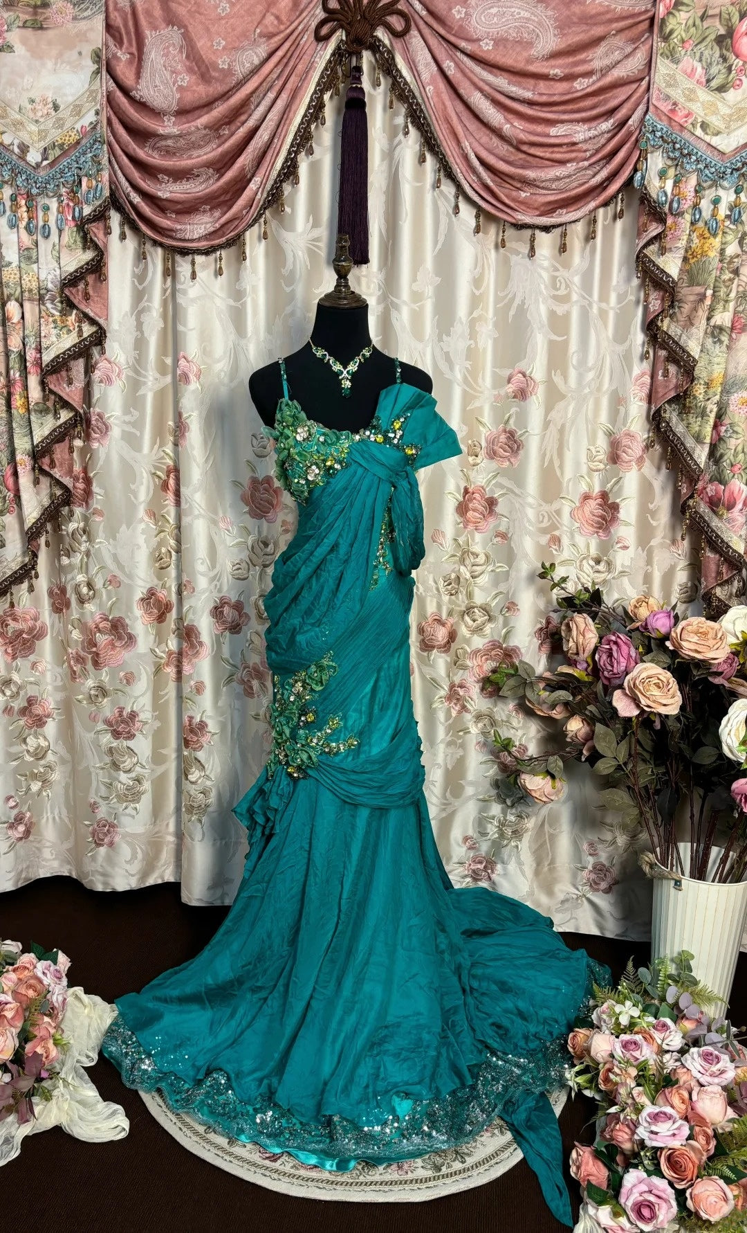 Glamorous Spaghetti Strap Mermaid Prom Dress Sequins Crystals Appliques Ruched Formal Dresses AP2730