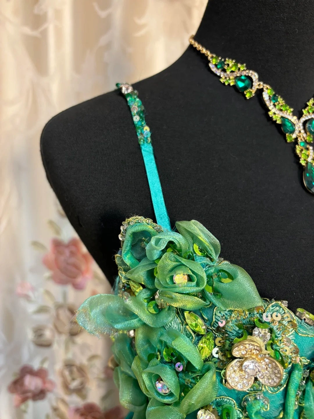 Glamorous Spaghetti Strap Mermaid Prom Dress Sequins Crystals Appliques Ruched Formal Dresses AP2730