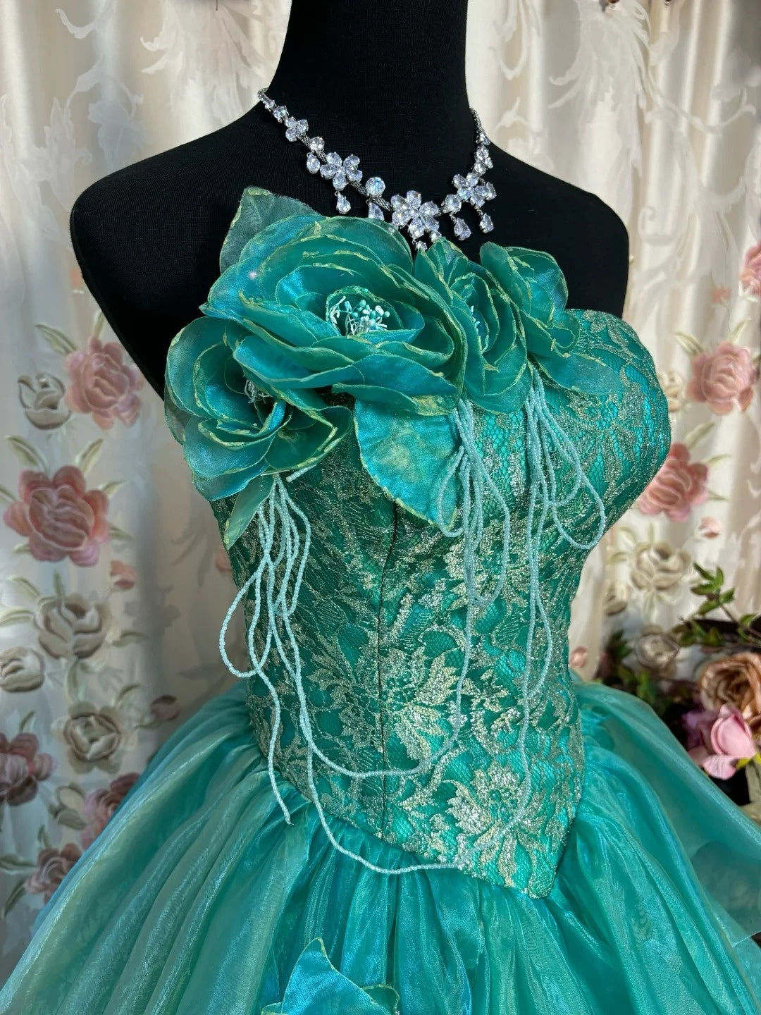 Novelty Strapless A-Line Evening Dresses Beading Lace Handmade Flowers Prom Dress AP2733