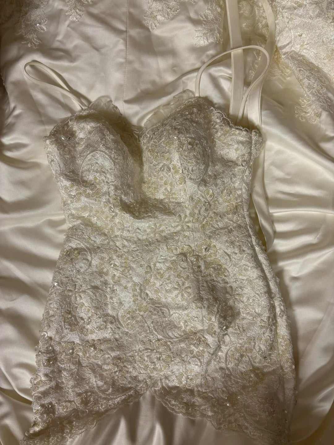 Simple Mermaid Spaghetti Strap Satin Bridal Gowns Sequins Beaded Appliques Wedding Dress AP2744