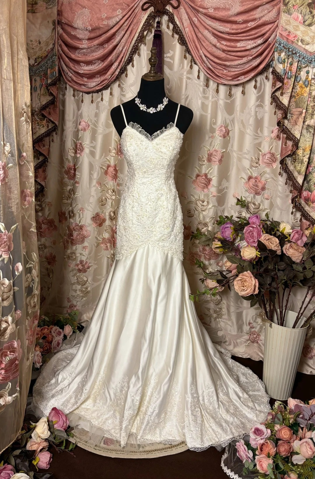 Simple Mermaid Spaghetti Strap Satin Bridal Gowns Sequins Beaded Appliques Wedding Dress AP2744