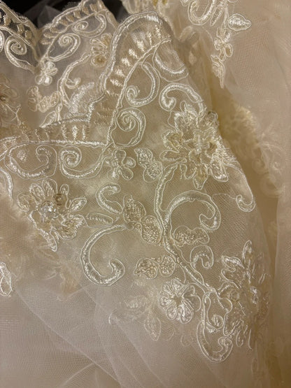 Romantic A-Line Bridal Gowns Strapless Sequins Handmade Flower Appliques Wedding Dress AP2762