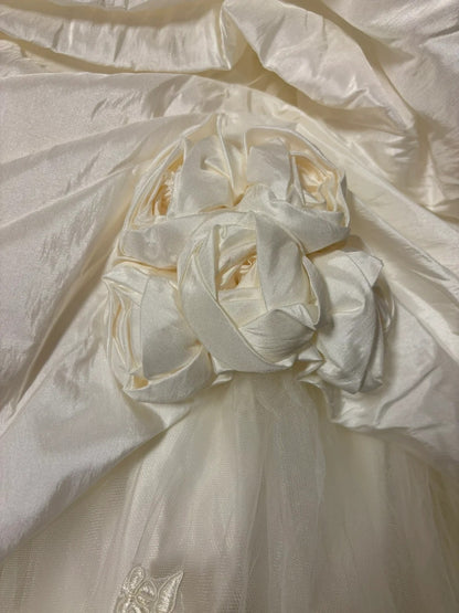 Romantic A-Line Bridal Gowns Strapless Sequins Handmade Flower Appliques Wedding Dress AP2762