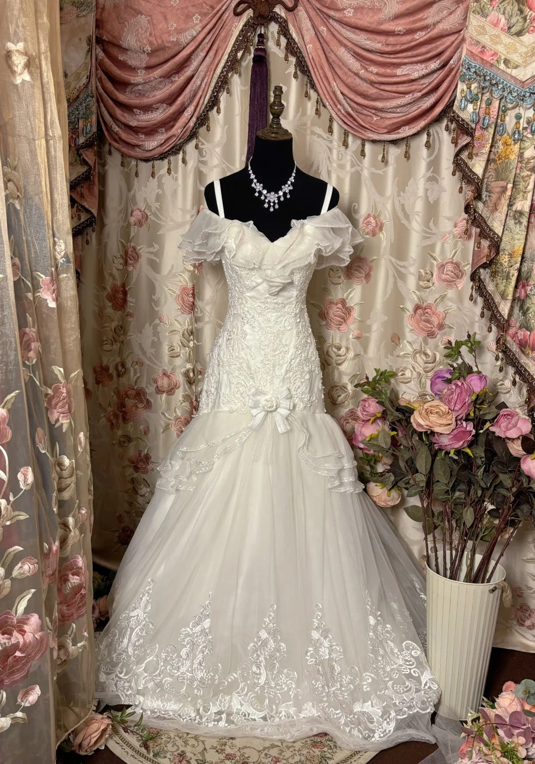 Sweet Off-Shoulder Bridal Gowns A-Line Beaded Sequins Applique Lace Wedding Dress AP2774