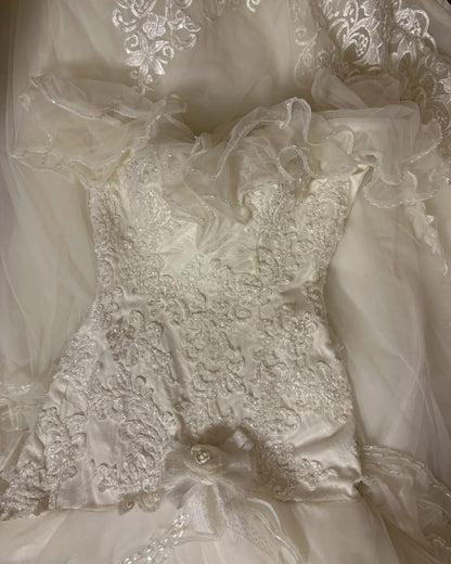 Sweet Off-Shoulder Bridal Gowns A-Line Beaded Sequins Applique Lace Wedding Dress AP2774