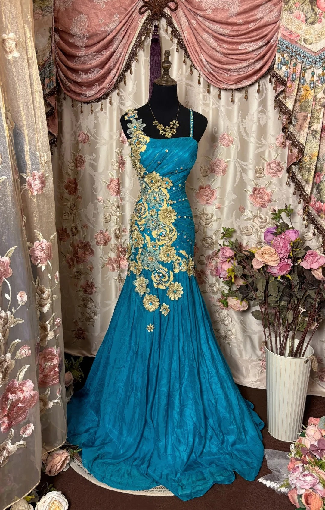 Dreamy Mermaid Spaghetti Strap Prom Dress Crystals Appliques Sequins Beaded Formal Dresses AP2778