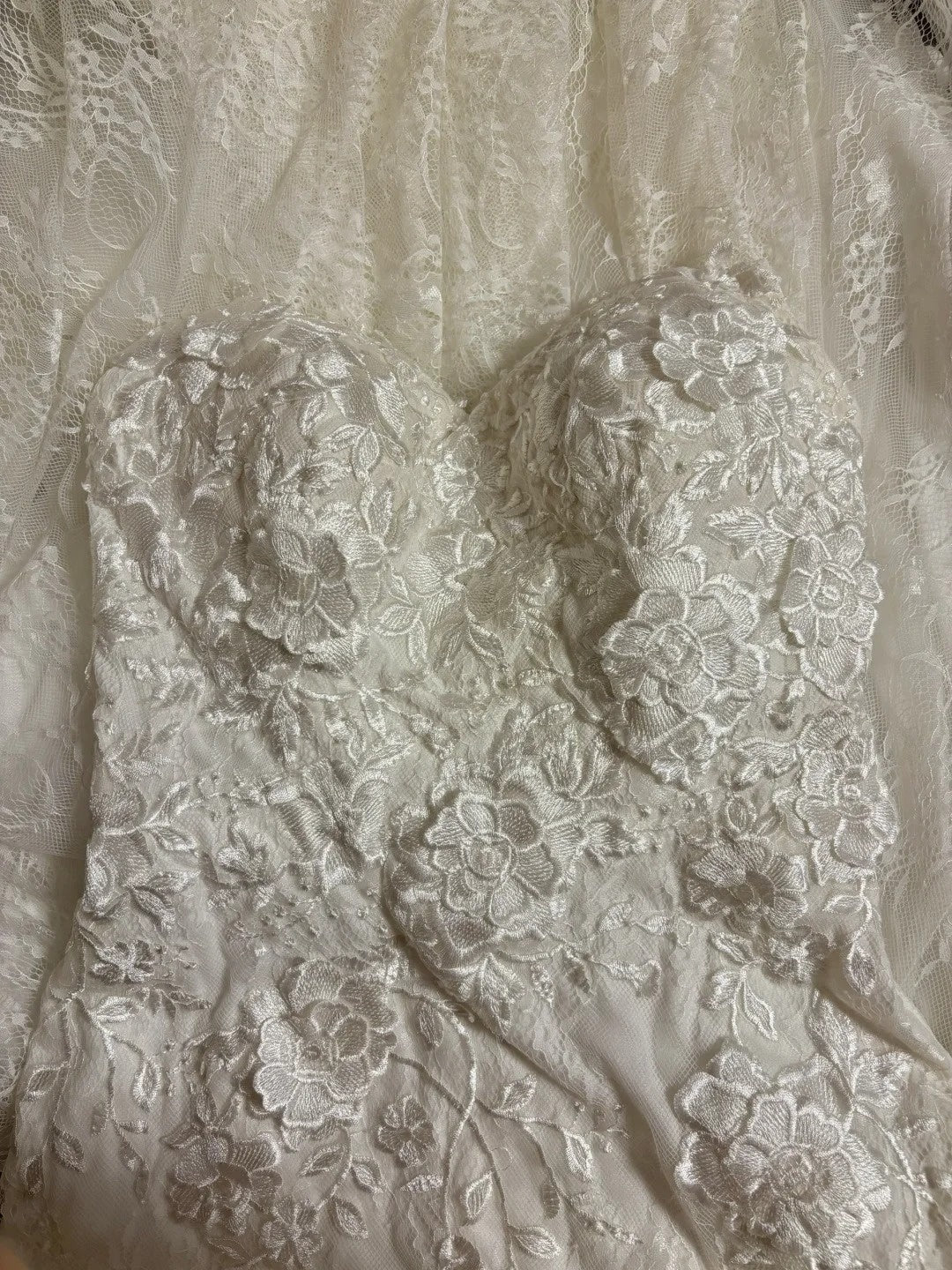 Alluring Strapless Mermaid Bridal Gowns Appliques Lace White Wedding Dress AP2781