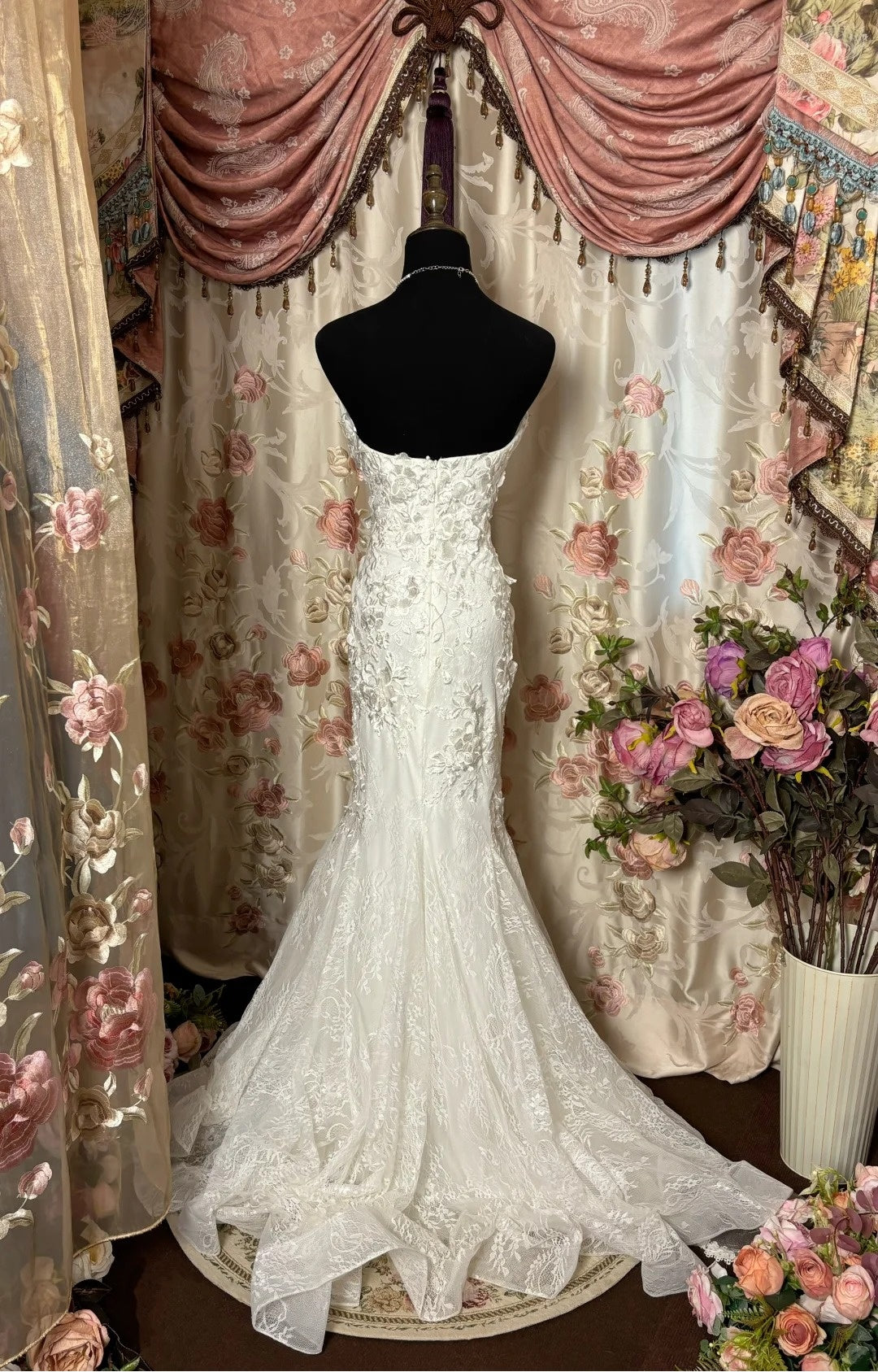 Alluring Strapless Mermaid Bridal Gowns Appliques Lace White Wedding Dress AP2781