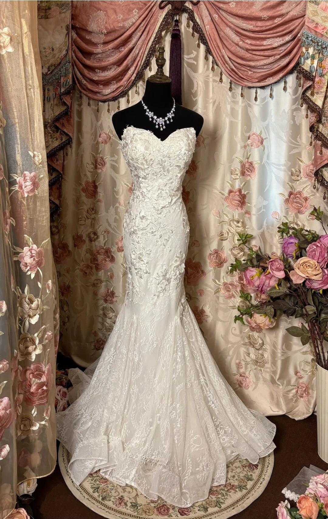 Alluring Strapless Mermaid Bridal Gowns Appliques Lace White Wedding Dress AP2781