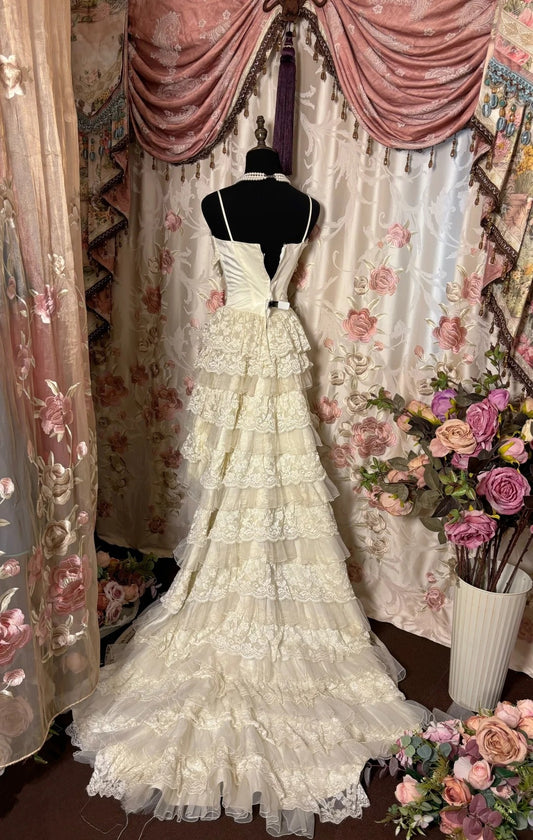 Stylish A-Line Spaghetti Strap Bridal Gowns Lace Beaded Ruffled Hi-Lo Tiered Wedding Dress AP2803