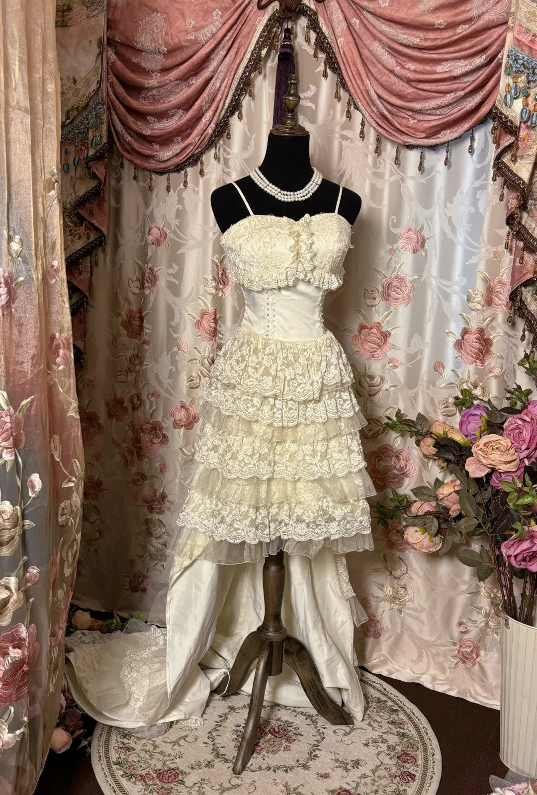 Stylish A-Line Spaghetti Strap Bridal Gowns Lace Beaded Ruffled Hi-Lo Tiered Wedding Dress AP2803