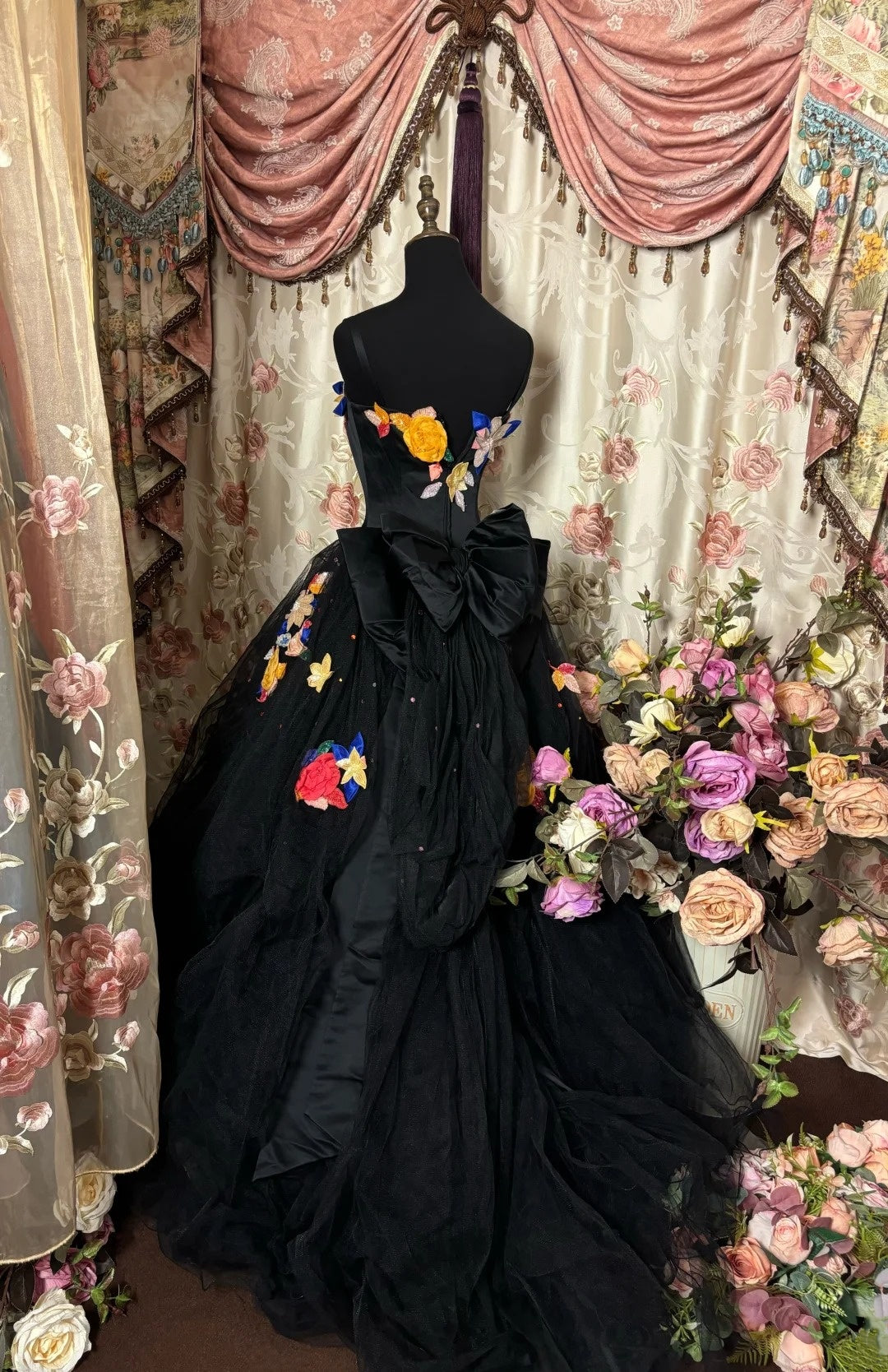 Attractive A-Line Spaghetti Strap Prom Dress Sequins Handmade Flowers Tulle Black Evening Gowns AP2808