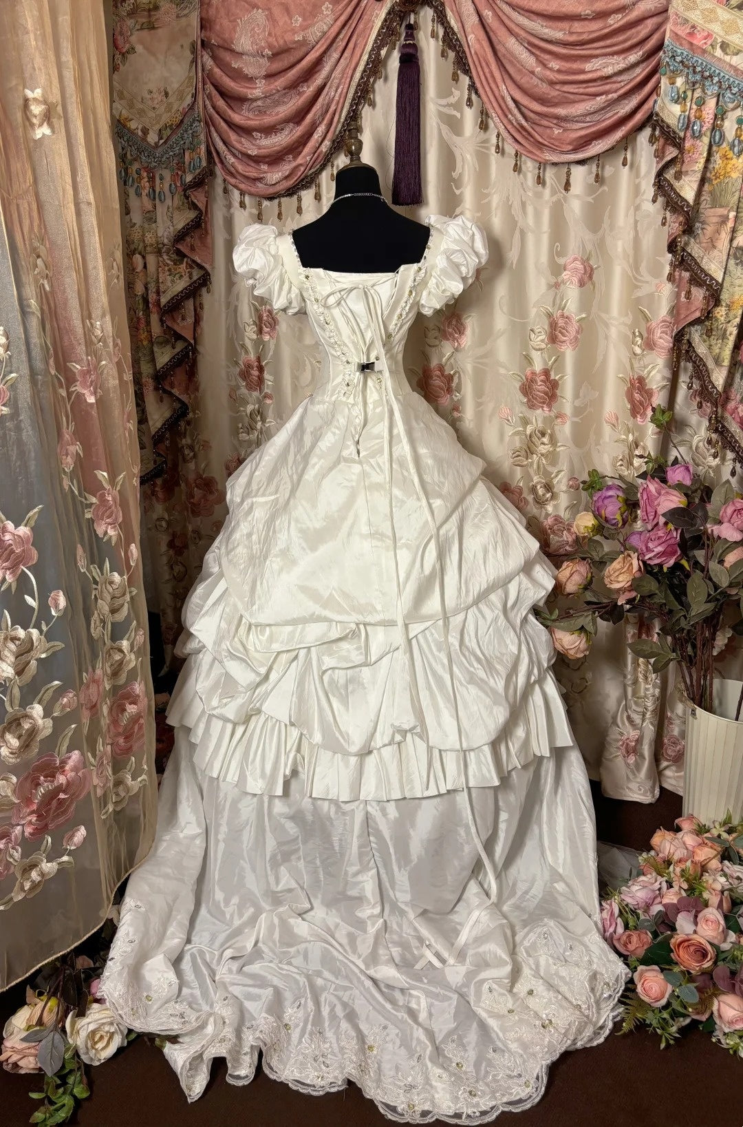 Classical A-Line Square Neck Bridal Gowns Short Puffy Sleeve Lace Beading Crystals Wedding Dress AP2826