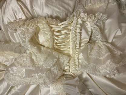 Gorgeous A-Line Off-Shoulder Bridal Gowns Appliques Lace Long Sleeve Wedding Dress AP2838