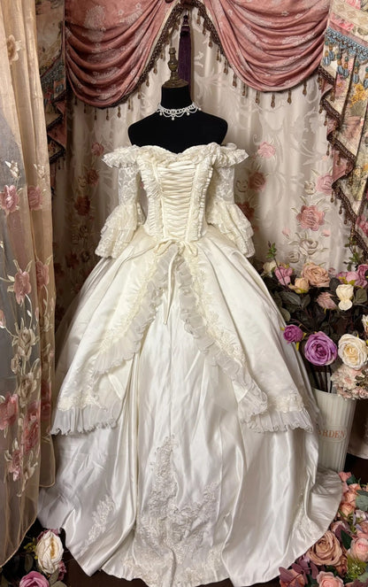 Gorgeous A-Line Off-Shoulder Bridal Gowns Appliques Lace Long Sleeve Wedding Dress AP2838