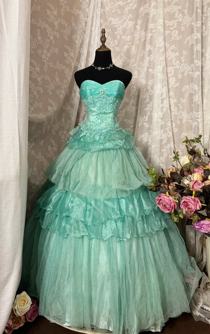 Unique A-Line Strapless Sweet 16th Gowns Sequins Beads Appliques Tiered Tulle Prom Dress AP2898