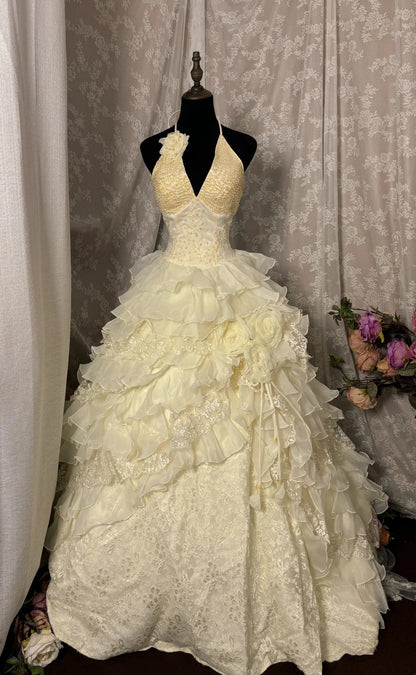 Fashionable Halter Neck A-Line Ruffled Bridal Dresses Lace Sequins Handmade Flowers Beads Wedding Dress AP2899