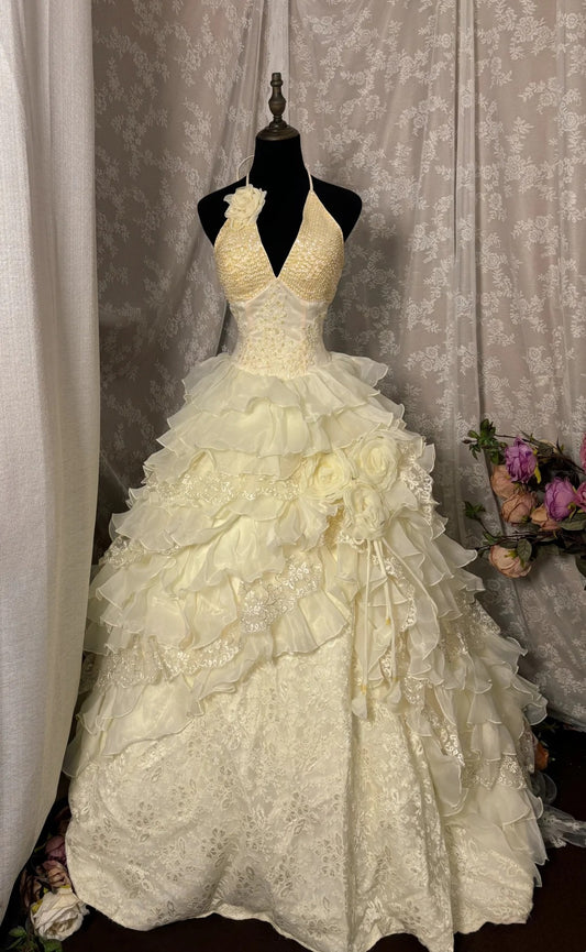 Fashionable Halter Neck A-Line Ruffled Bridal Dresses Lace Sequins Handmade Flowers Beads Wedding Dress AP2899