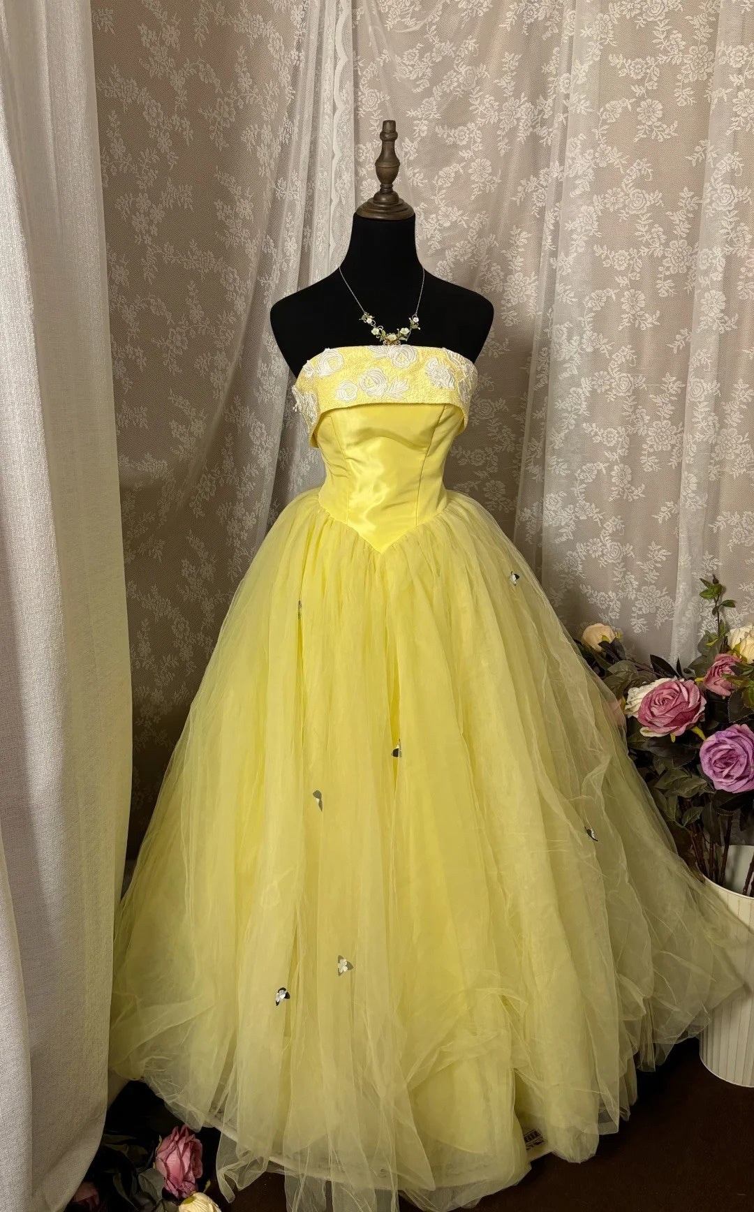 Attractive A-Line Strapless Sweet 16th Gowns Sequins Appliques Tulle Yellow Prom Dress AP2917
