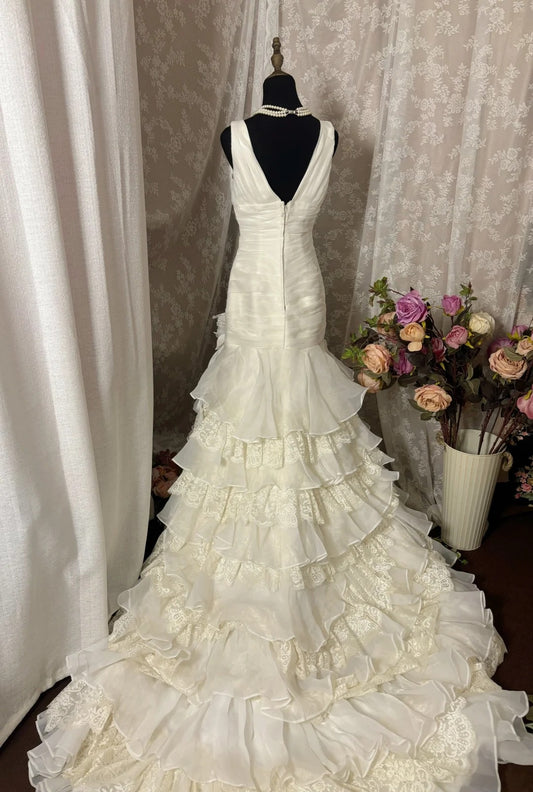 Stylish V-Neck Mermaid Bridal Gowns Lace Handmade Flowers Tiered Tulle Wedding Dress AP2919