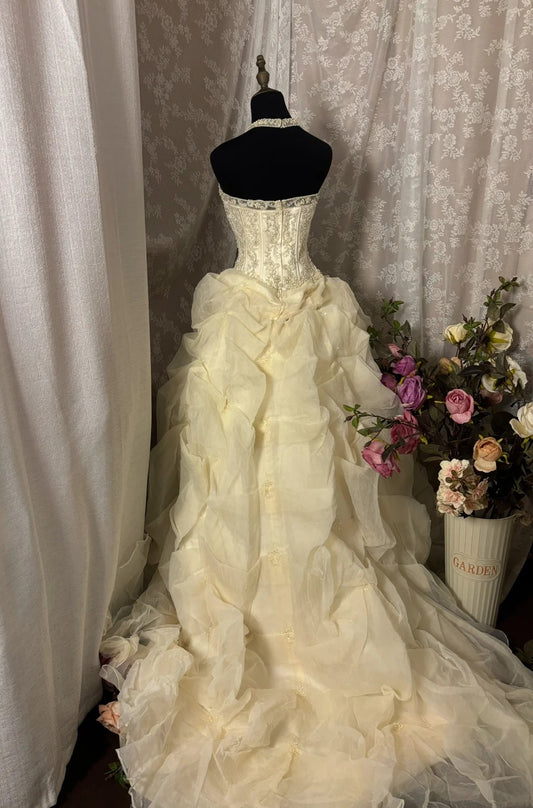 Romantic Halter Neck A-Line Bridal Gowns Beaded Sequins Appliques Tulle Wedding Dress AP2926