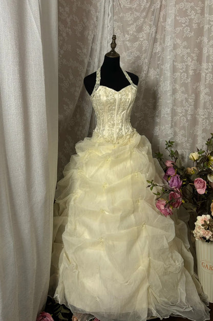 Romantic Halter Neck A-Line Bridal Gowns Beaded Sequins Appliques Tulle Wedding Dress AP2926