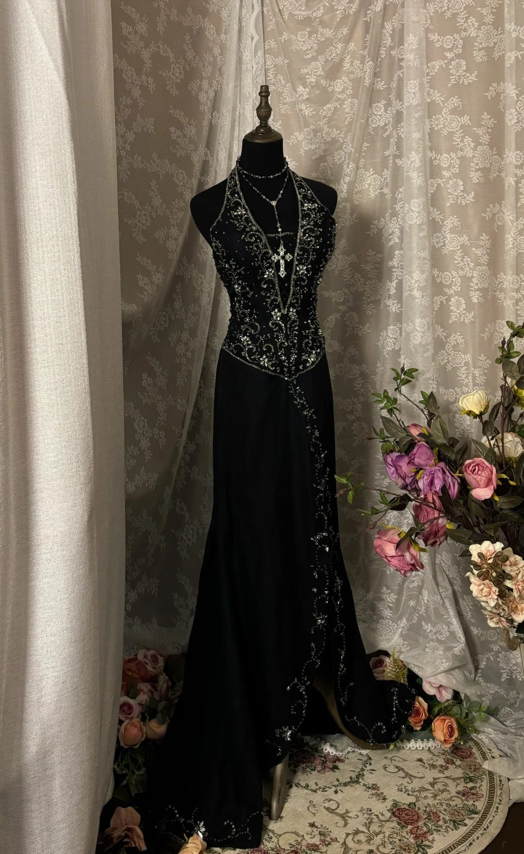 Fabulous Halter Neck Sheath Evening Gowns With Slit Sequin Rhinestone Black Prom Dress AP2929