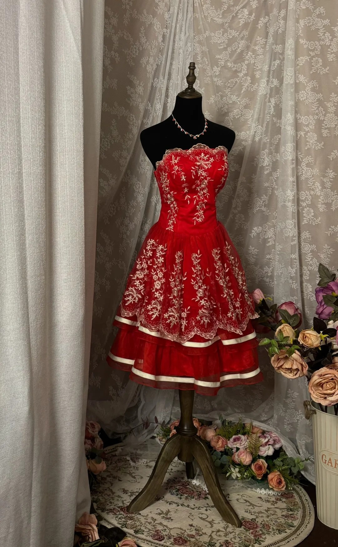 Luxurious Strapless A-Line Birthday Gowns Lace Appliques Red Tiered Homecoming Dress AP2931