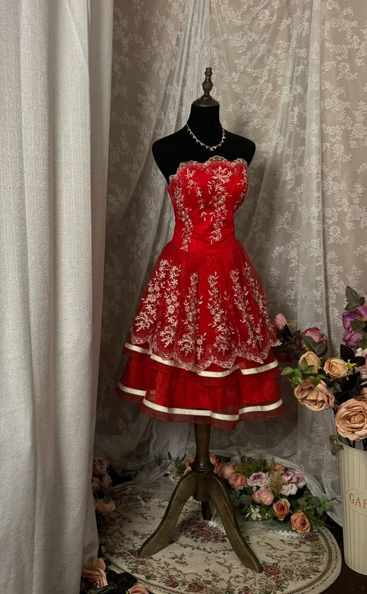 Luxurious Strapless A-Line Birthday Gowns Lace Appliques Red Tiered Homecoming Dress AP2931