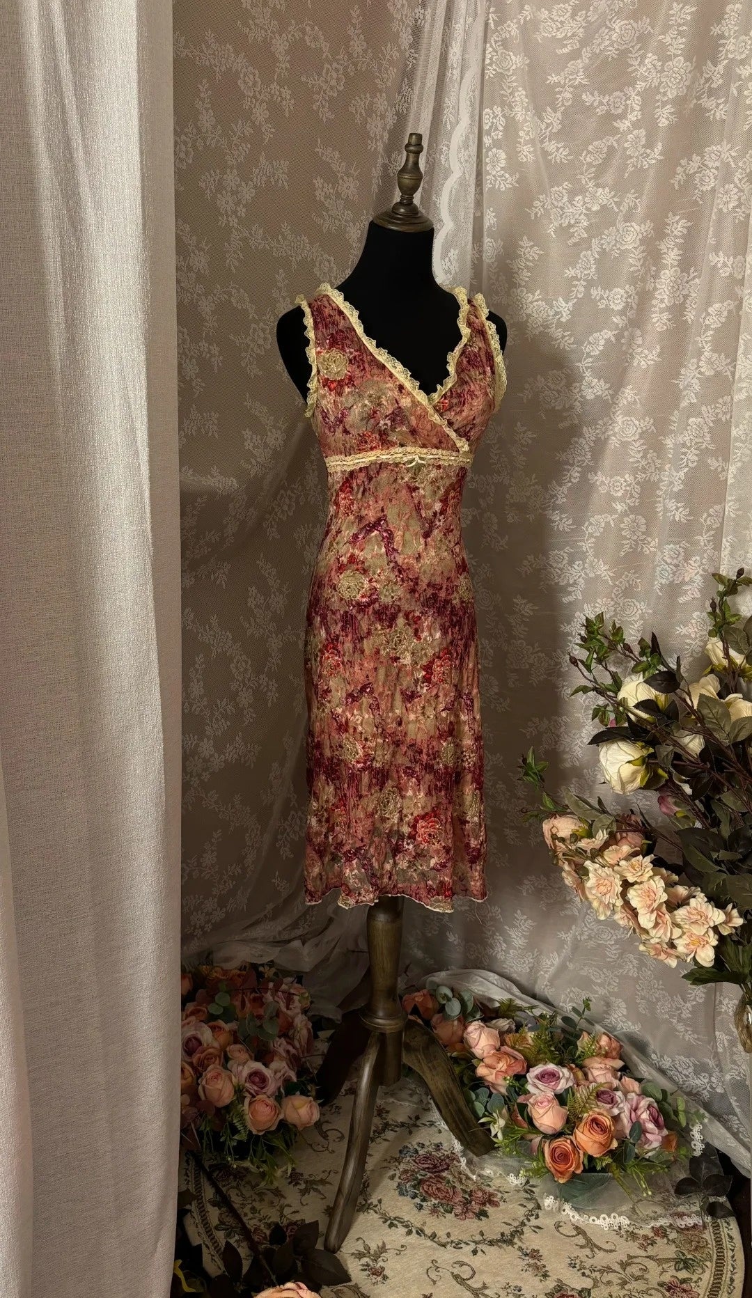 Ethereal V Neck Sheath Birthday Gowns Appliques Embroidery Floral Homecoming Dress AP2942