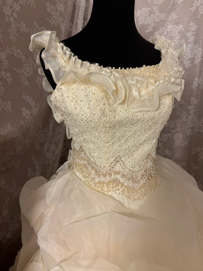 Unique A-Line Spaghetti Strap Bridal Gowns Pearls Lace Tiered Reffles Wedding Dress AP2950