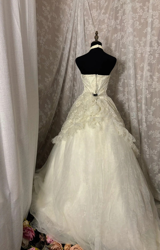 Exquisite Halter Neck A-Line Bridal Dress Applique Beading Sequins Tulle Wedding Dress AP2957