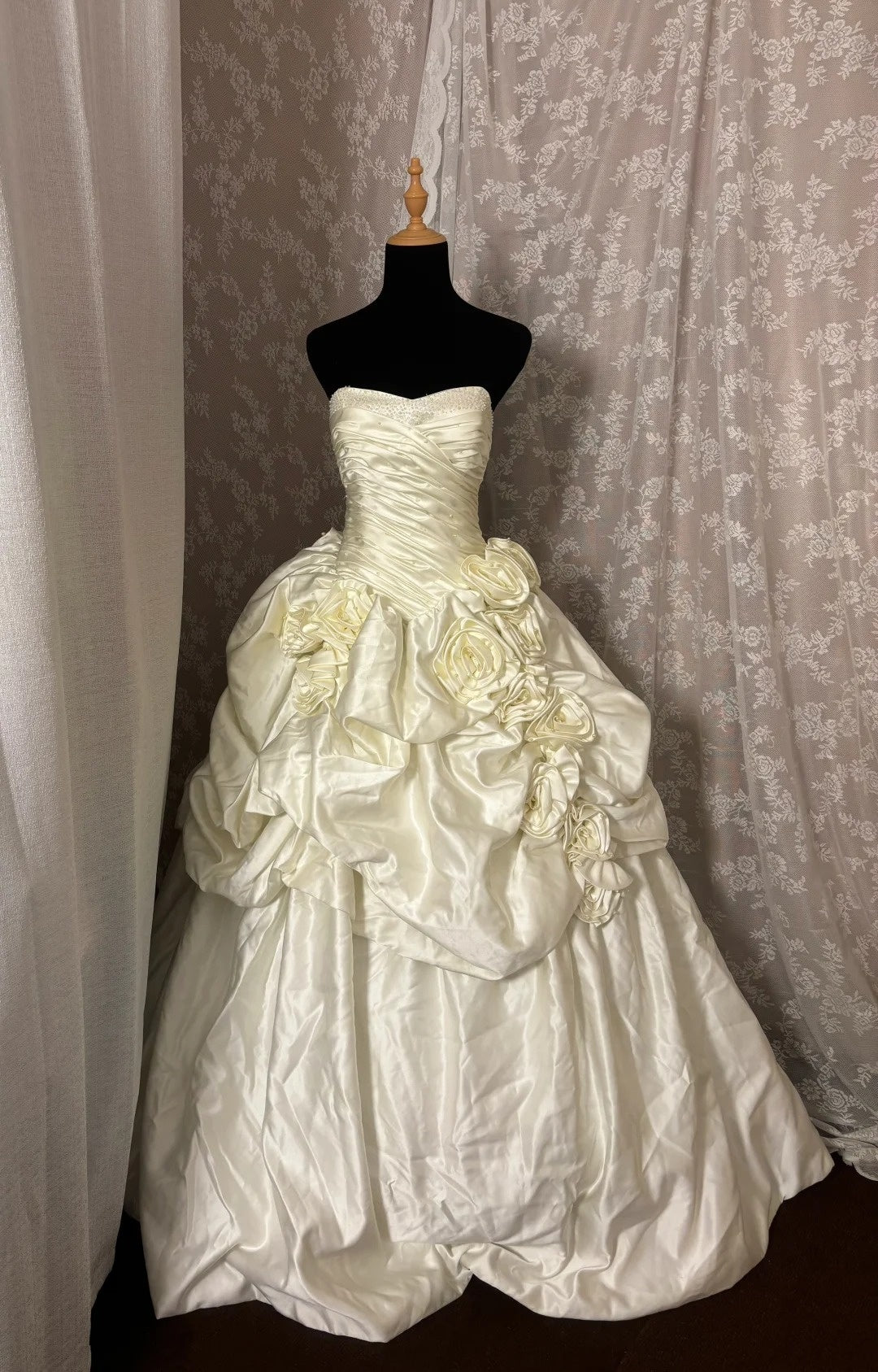 New Arrival A-Line Strapless Bridal Gowns Handmade Flowers Sequins Beads Wedding Dress AP2963