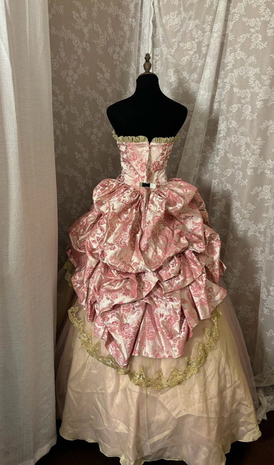 Exquisite A-Line Strapless Ball Gowns Lace Sequins Handmade Flowers Tulle Prom Dress AP2965