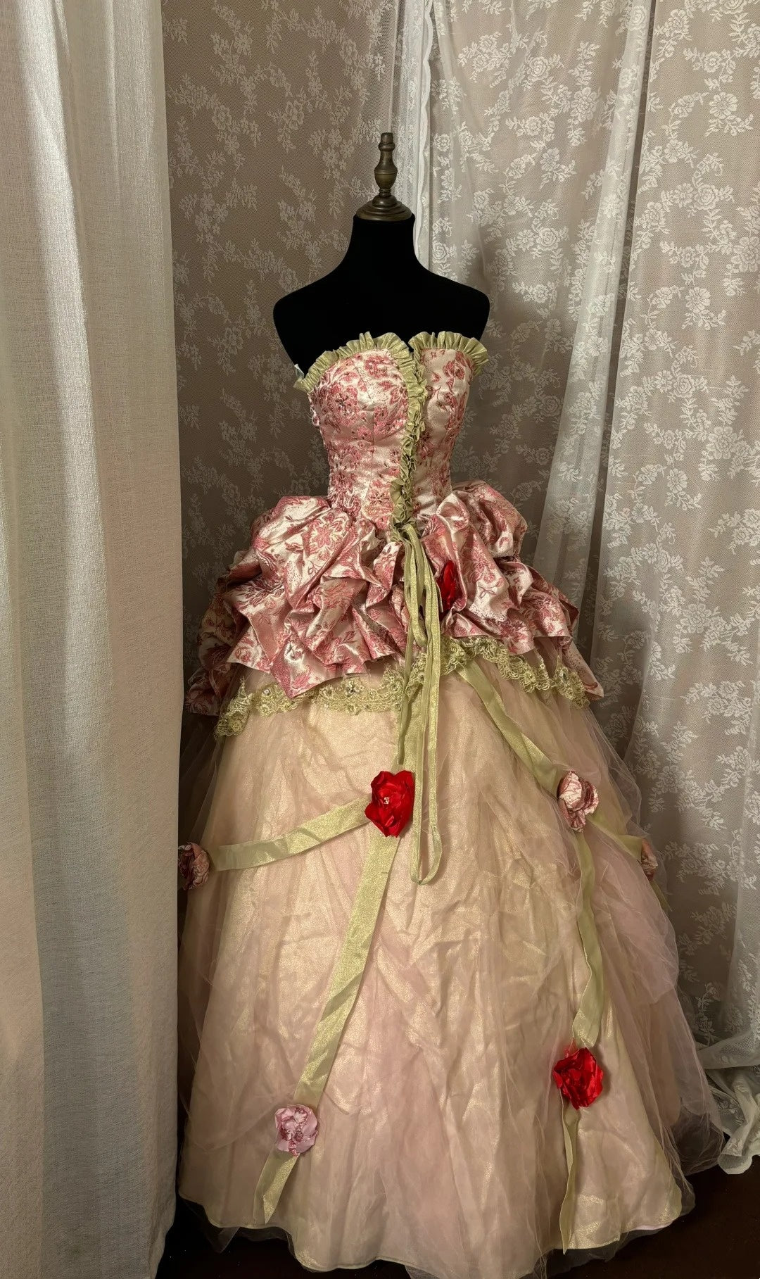 Exquisite A-Line Strapless Ball Gowns Lace Sequins Handmade Flowers Tulle Prom Dress AP2965