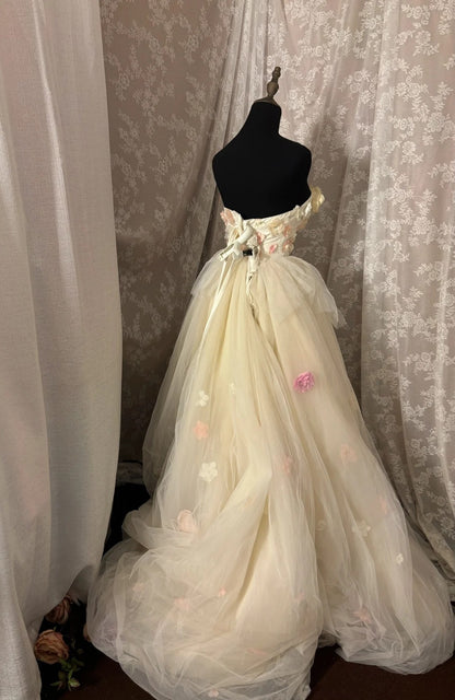 Trendy A-Line Strapless Ball Gowns Beads Handmade Flowers Tulle Prom Dress AP2967