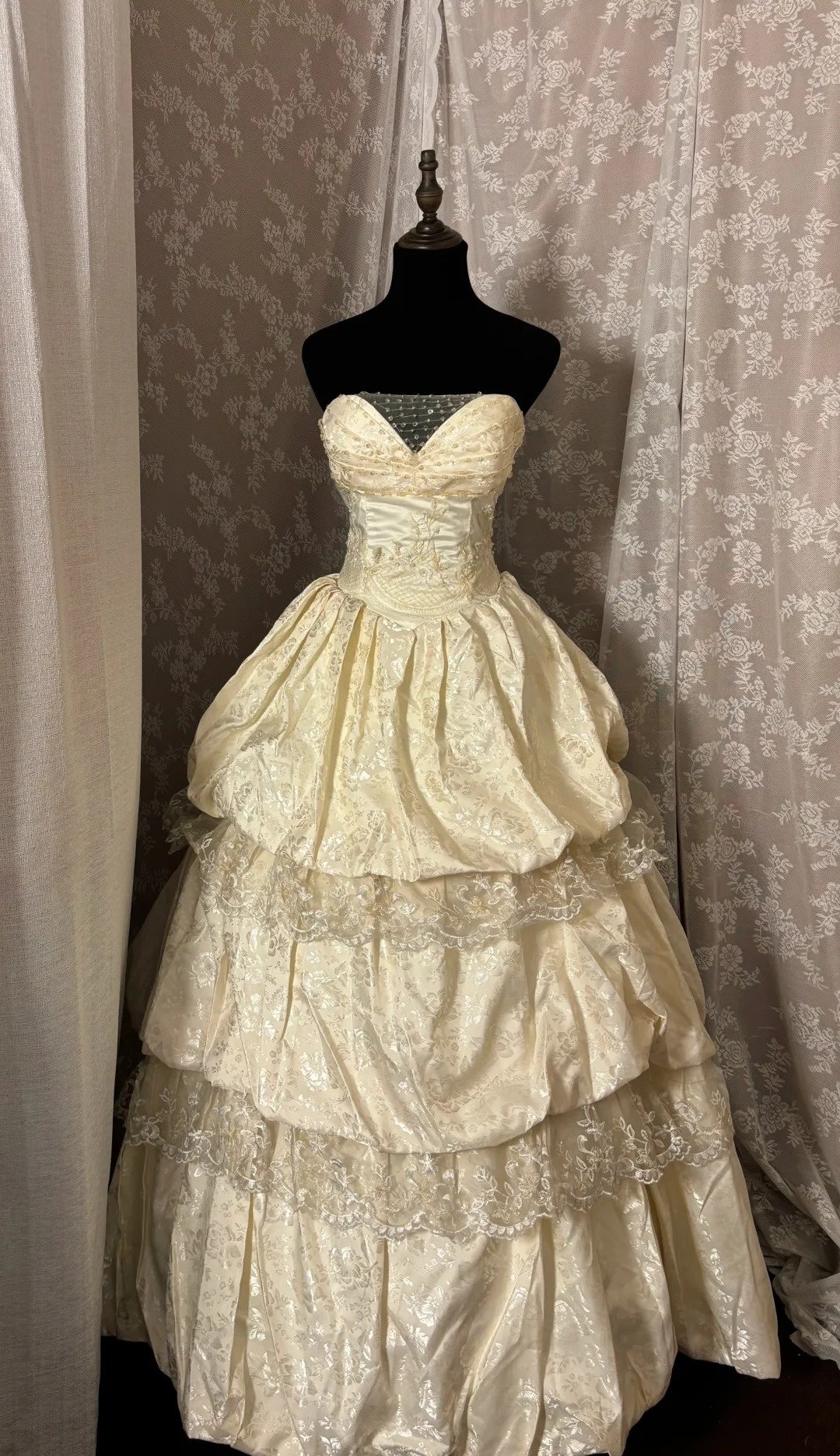 Attractive A-Line Strapless Ball Gowns Sequins Lace Appliques Tired Prom Dress AP2968