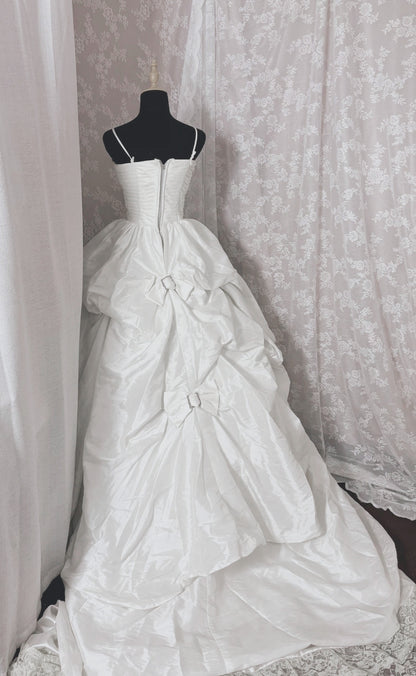 Luxurious A-Line Spaghetti Strap Bridal Gowns Bows Crystals Lace Wedding Dress AP2982