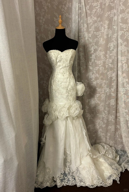 Classical Strapless Mermaid Bridal Dress Sequins Handmade Flowers Appliques Lace Wedding Dress AP2986