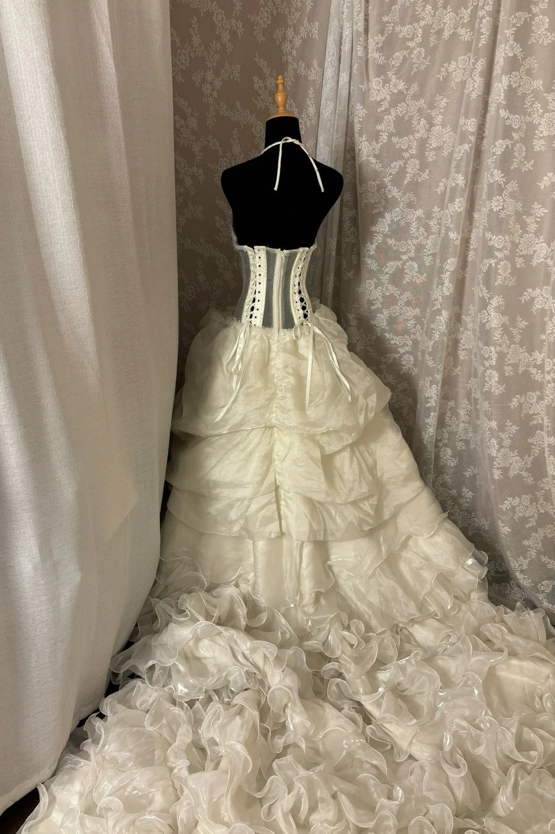 Cute Halter Neck A-Line Bridal Gowns Beads Sequins Ruffles Tulle Wedding Dress AP2989