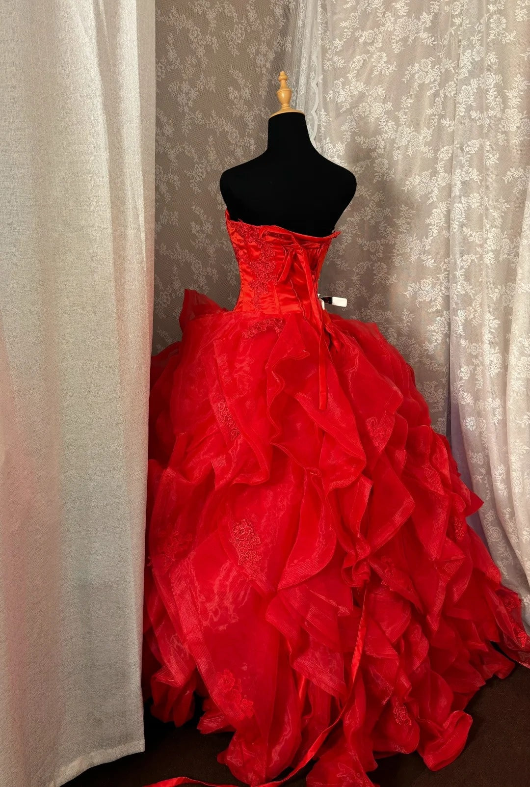 Dreamy Strapless A-Line Evening Dress Appliques Red Ruffles Tulle Prom Dress AP2992